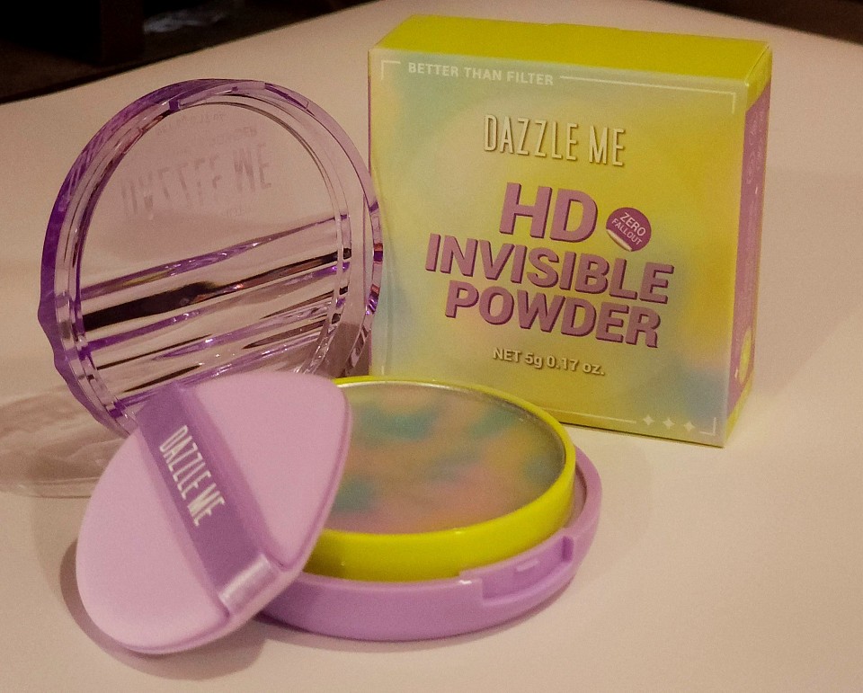 Dazzle Me HD Invisible Powder (image taken by Arielle Tannah O. Fabia)